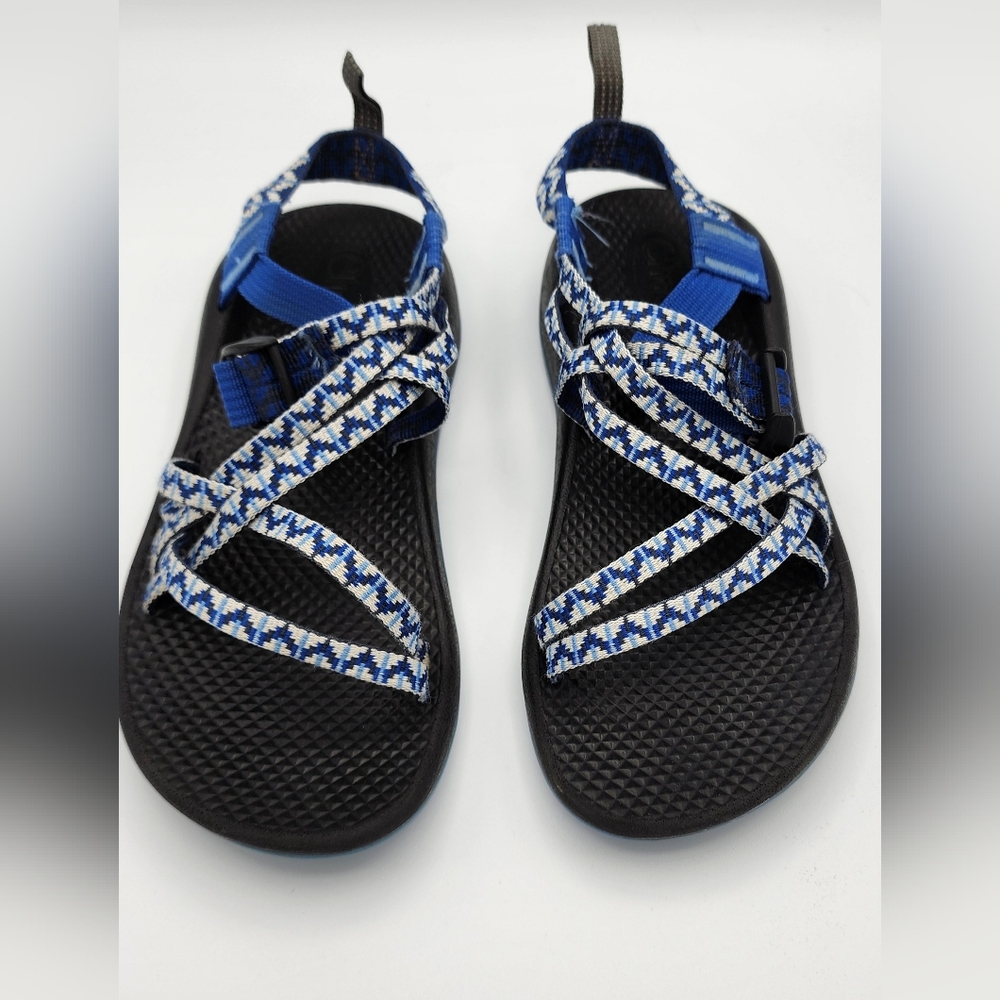 Chaco Sport Sandals Girls Youth Size 4. Strappy Chaco Sandal. Blue And White.